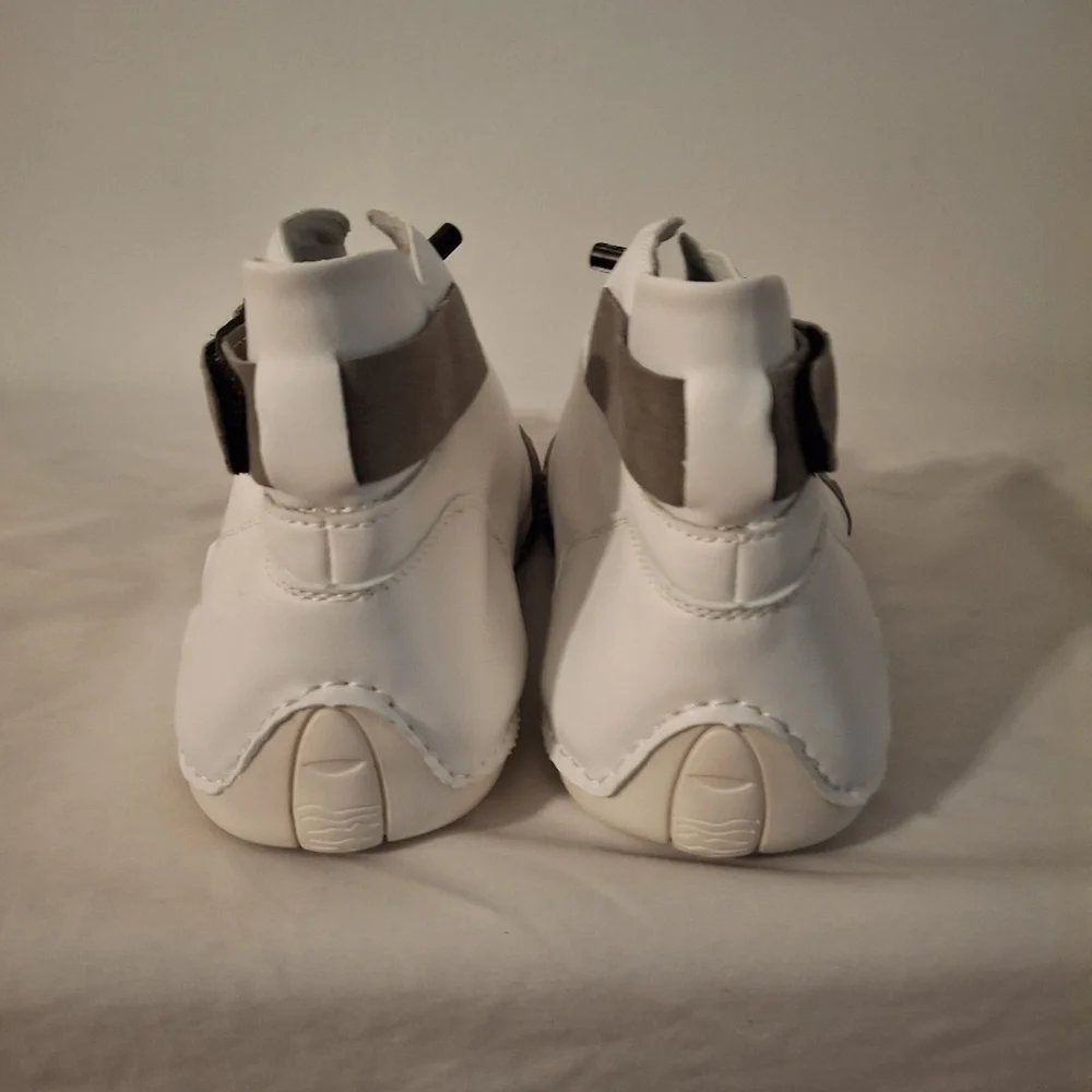 Men's LQEBK White and Gray Athletic Shoes